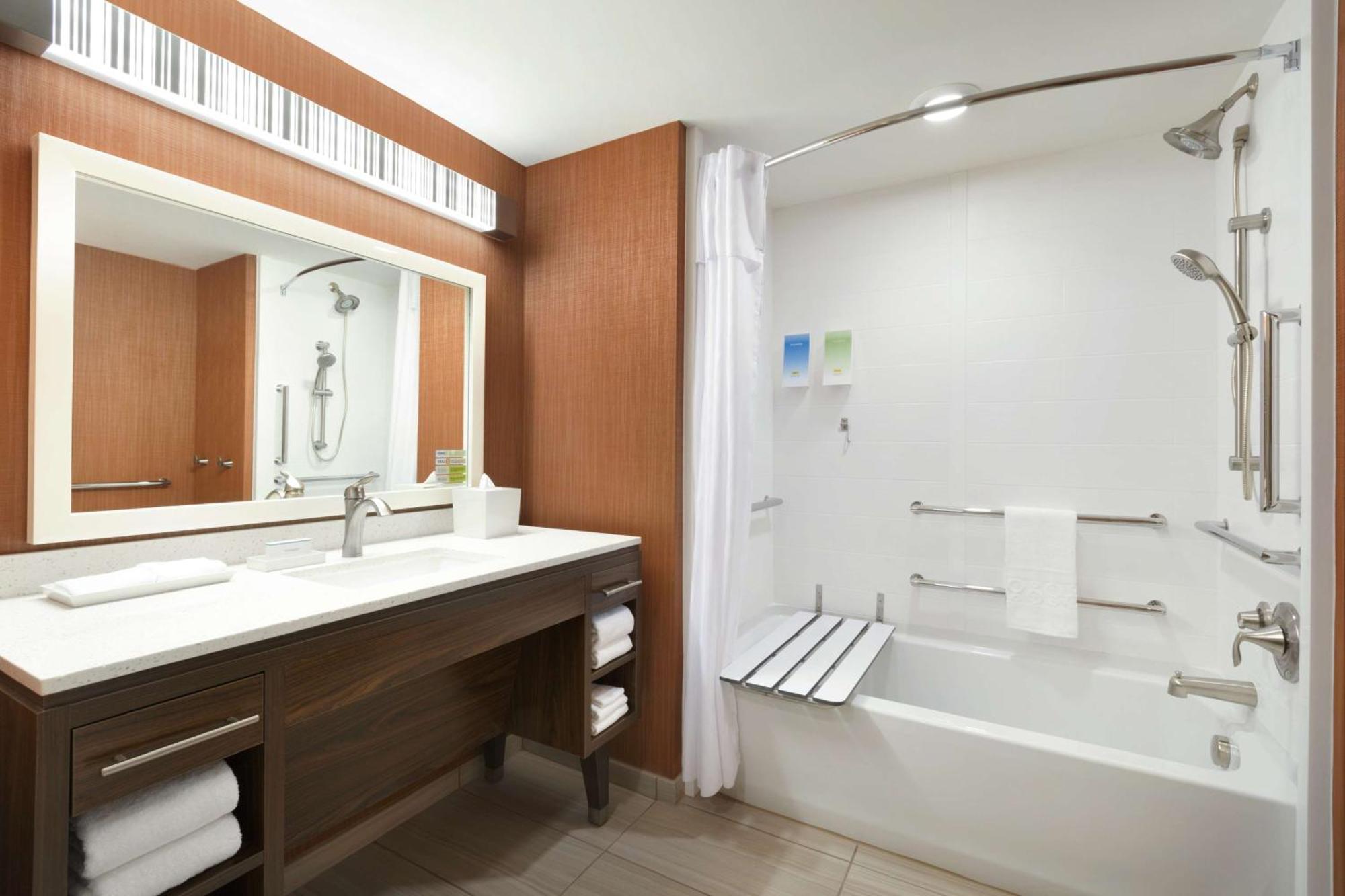 King Suite - Mobility Access/Non-Smoking,1551969091:JPEG